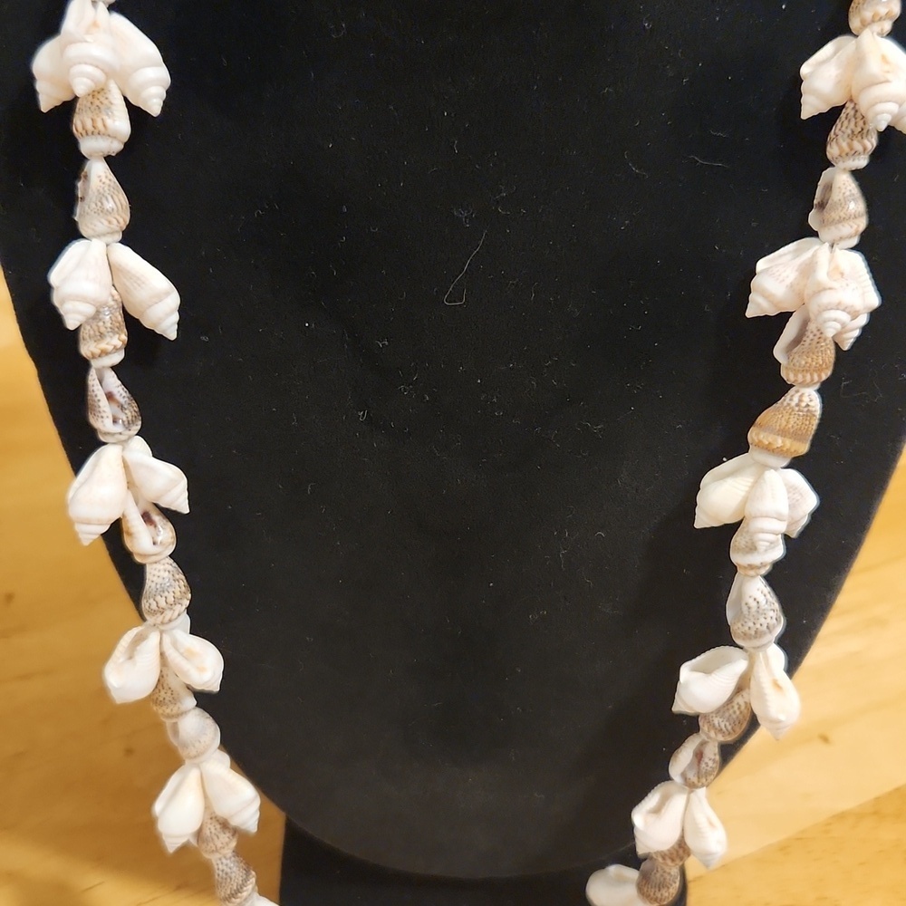 Natural Shell Necklace - Picture 2 of 4